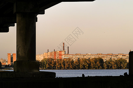 Dnipro 从桥下看市风景图片