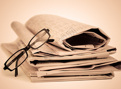 报纸和黑眼镜记者报告新闻学团体标题折叠沟通杂志工作眼镜图片