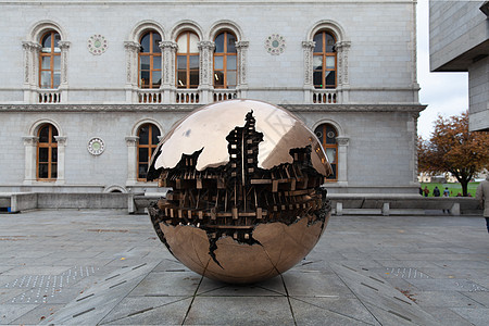 爱尔兰都柏林环球球体内旅行建筑学图书馆雕塑地标城市艺术青铜金属创造力图片