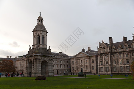 爱尔兰都柏林三一学院大学历史性衣裳石头纪念馆天空时间学校尖塔一体图片