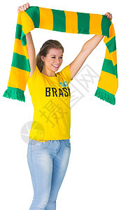 穿着胸罩T恤的足球球迷快乐影棚活力围巾扇子微笑黄色运动杯子观众条纹图片
