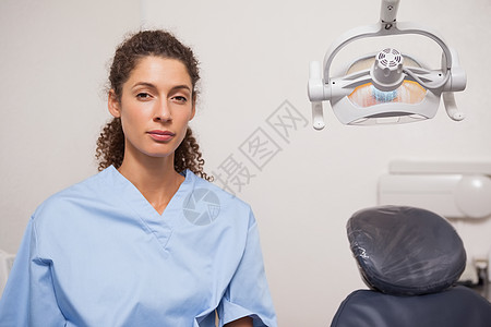 蓝扫瞄摄影机的蓝清洗剂牙医牙医椅诊所职业女性女士口腔科医疗工作手术保健图片