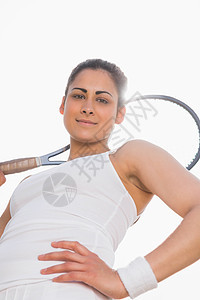 漂亮的网球选手拿着拍着微笑的敲击声笑运动员女性训练竞技生活方式游戏运动服球拍女士播放器图片