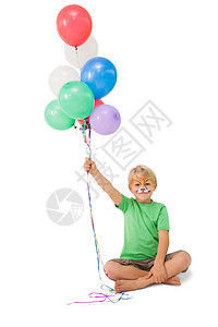 快乐的小男孩在老虎脸上涂满气球的颜料休闲女郎微笑男生派对服装男性金发面漆想像力背景图片
