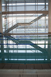 带车道标志的空游泳池游泳水池活动中心生活方式运动休闲闲暇标记窗户背景图片