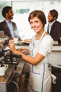 美美的咖啡厅 煮咖啡混血制服人士商业咖啡店咖啡师饮料咖啡馆商务职业图片
