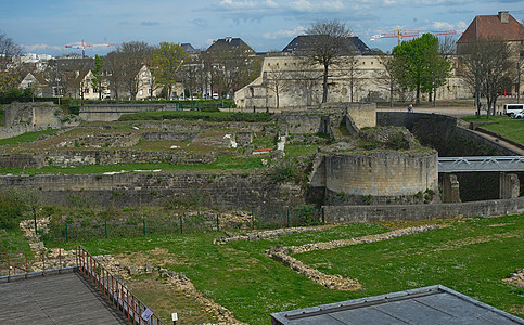 法国卡昂堡垒古老中世纪城堡的残骸图片