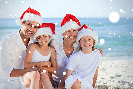 圣诞节在沙滩上的家庭综合形象和喜悦快乐阳光天气活动女儿女孩娱乐儿子庆典姿势图片