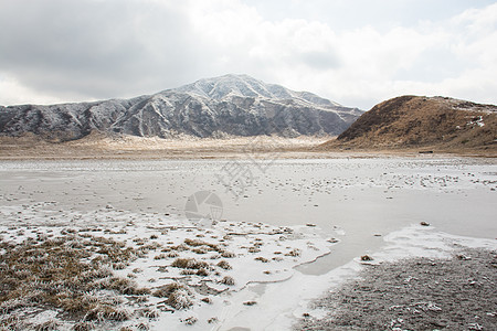 日本熊本的美南阿索景观土地远足环境松树天空沙漠风景蓝色场地山脉图片