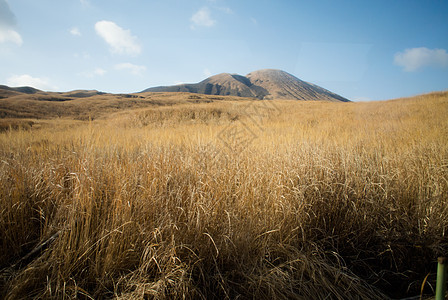 日本熊本的美南阿索景观爬坡环境高原旅游风景火山岩土地公园旅行沙漠图片