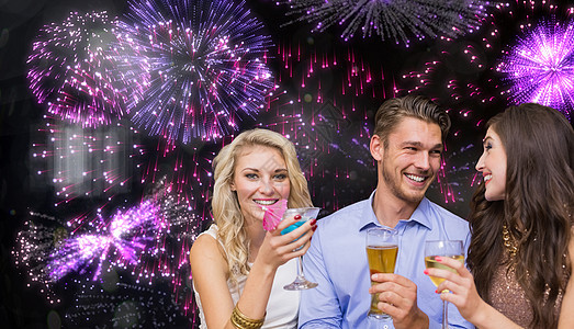 朋友敬酒的复合图像计算机晚礼服派对焰火酒吧活力友谊绘图乐趣酒精图片