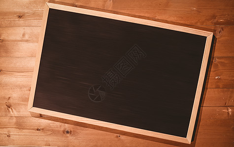 木地板上的小黑板背景图片