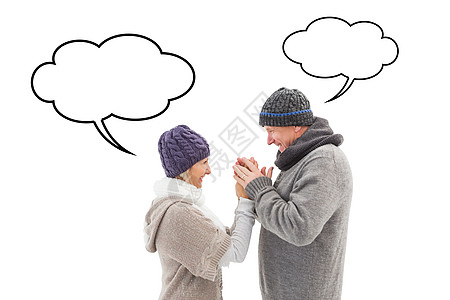 快乐的成熟情侣在冬衣穿衣时的复合形象男性夫妻闪电感情情怀演讲讲话帽子保暖女性图片