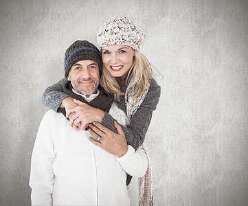以冬天的方式拥抱幸福情侣的复合形象夫妻感情婚姻快乐风化绘图桌子衣物微笑计算机图片
