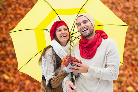 秋季情侣持有伞的复合图象女性快乐男朋友围巾感情小路橙子男人树叶女朋友图片