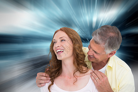 搭配情侣共笑一笑的复合图像环境夫妻计算机下雪绘图微笑岩石风暴拥抱男人图片