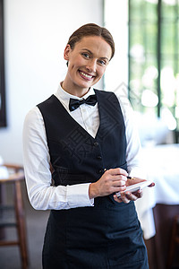 服务员下订单餐厅微笑酒店快乐服务套装马甲领结头发女性图片