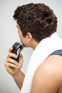 浴室温馨年轻男子用短发刮胡子男性家庭生活家居修剪皮肤微调器胡须用品美容身体背景