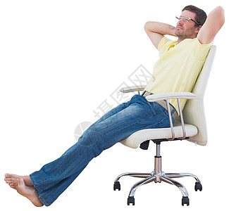 坐在摇摇椅上的男人图片