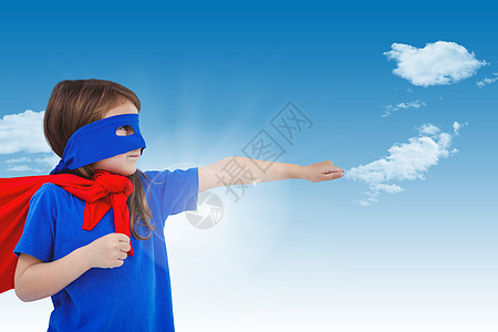 打扮成超级超级英雄的女孩英雄头发蓝衬衫毯子黑眼睛拳头白屏长发手臂想像力图片