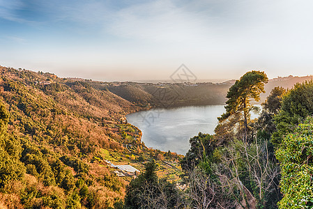 意大利Alban Hills岛Nemi湖村庄反射晴天丘陵旅行火山天空国家食物森林图片