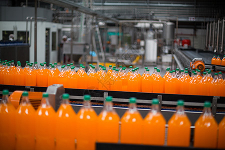 生产线上果汁加工厂瓶专注商业塑料工程包装监控检查员现实清单团队图片