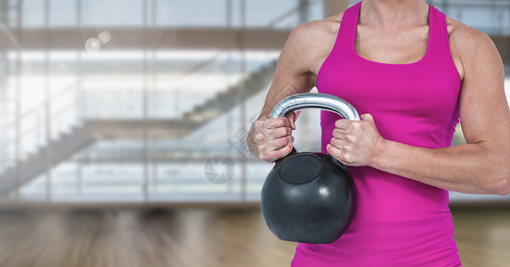 妇女健身性托索增重综合形象的复合图象微笑画幅重量运动员坡度器材体质锻炼餐厅力量图片
