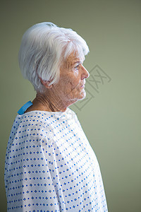 高级病人在医院的住院状况女性女士疾病人员服务老年治疗友谊医疗药物治疗图片