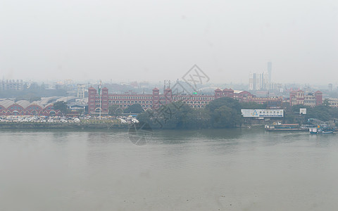 在冬季傍晚大雾日从Hooghly河边河岸地区空中观测风景 2020年1月 印度西孟加拉南亚太平洋城图片