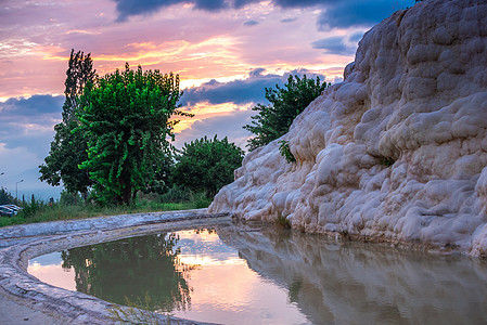 土耳其帕穆卡莱白宝石水池石灰华场地火鸡遗产碳酸盐尺寸粉笔石头全景图片
