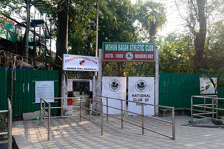 正门足球场 靠近体育场 2020 年 1 月印度西孟加拉邦加尔各答竞技场加尔各答足球联赛著名游乐场俱乐部竞赛代表队比赛街道运动入图片