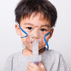 近距离的亚洲脸孔 小男孩生病了 他用蒸汽水面具治疗童年疾病保健呼吸医院过敏药品流感图片