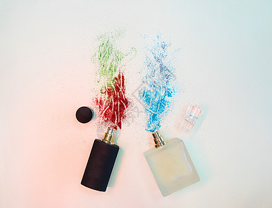 两瓶香水瓶的平面成分树叶瓶子香水香气配饰魅力芳香玻璃产品液体图片