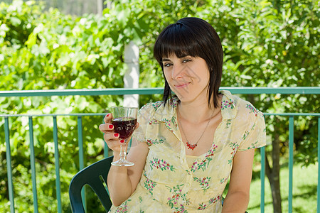 饮酒葡萄酒绿色文化传统玻璃香味葡萄园女士酒杯红色酒商图片
