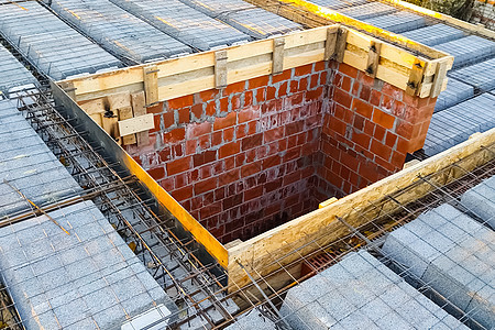 在建筑Ap期间建造楼层间地板的建筑工程材料男人材质建筑学力量钢梁后勤涉水水泥住房图片