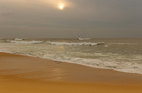 海滩波纹日落支撑海岸海洋蓝色海浪假期天空孤独图片