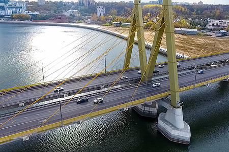 河上美丽的桥 电缆上的桥是罗阿的天线道路运输旅行建造蓝色建筑交通海岸场景图片