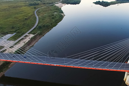 河上美丽的桥 电缆上的桥是罗阿的地标建造道路天空旅行场景旅游城市运输蓝色图片