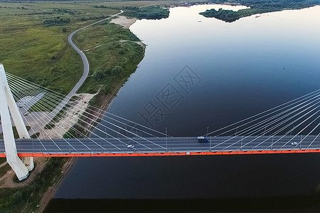 河上美丽的桥 电缆上的桥是罗阿的运输日落交通天空城市灯笼蓝色行人海岸地标图片