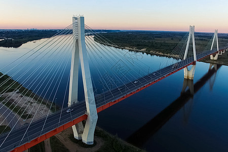 河上美丽的桥 电缆上的桥是罗阿的树木建筑学海岸灯笼蓝色建筑场景交通景观旅行图片