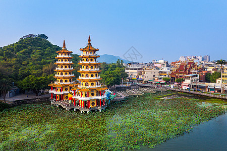 台湾高雄的龙和虎塔宝塔文化旅游历史性荷花池神社旅行池塘场景建筑学图片