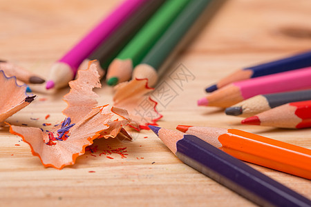 彩色铅笔成套补给品蜡笔乐器木头棕色爱好锐化绘画刨花图片