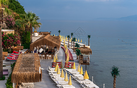 土耳其库萨达西女子海滩娱乐长廊社论支撑旅游建筑物旅行蓝色日光火鸡图片