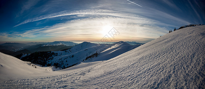 冬季雪库克斯山的全景山脉高度季节天空蓝色环境日落踪迹高地岩层图片