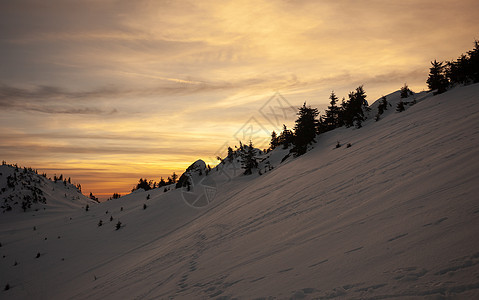 冬天从雪库克斯山的日落景色图片
