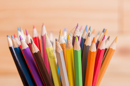 彩色铅笔爱好学校蜡笔绘画补给品工具彩虹创造力锐化锯末图片