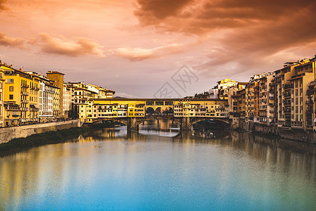 意大利佛罗伦萨日落时庞特·韦奇奥图片
