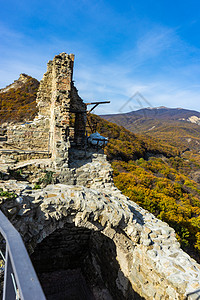 格鲁吉亚秋天风景旅游小路皇家旅行途径堡垒森林建筑学踪迹城堡图片