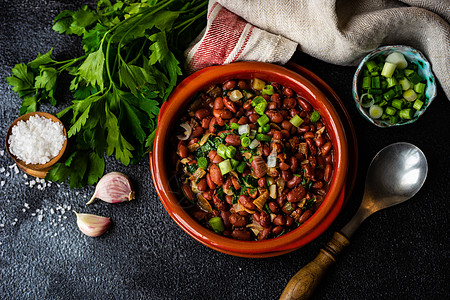 传统格罗吉亚菜制品季节性食物银器木板红色石榴桌子乡村餐巾图片