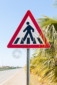 十字路行人安全蓝色三角形适应症警告路标汽车冒险穿越图片
